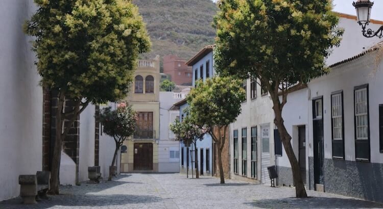 Cómo eliminar el moho y el olor a humedad en casas de Tenerife (sin que vuelva)